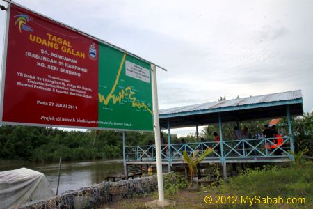 jetty where the Bongawan river cruise starts