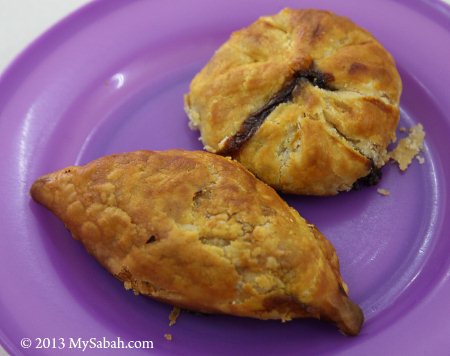 curry puff and chicken bun (咖哩角 & 鸡包)