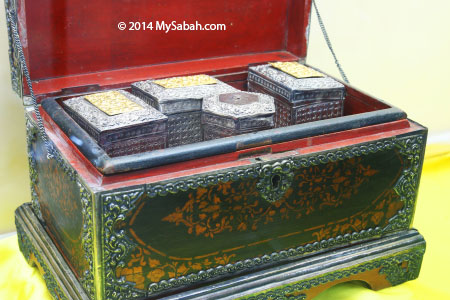 wooden Betel Nut box used by royal family from Kalimantan