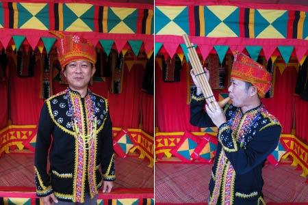 photo shooting in Dusun Lotud costume in Libunan booth