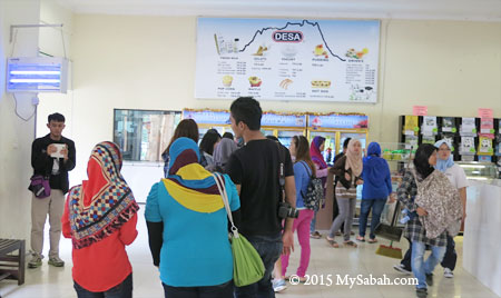 long queue to buy DESA food