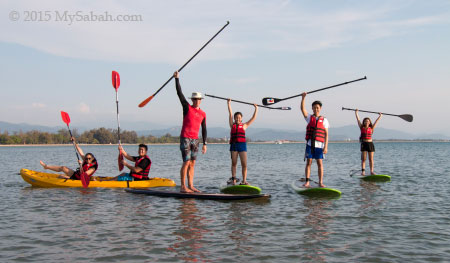 stand up paddle boarding group photo in Pantai Tanjung Aru