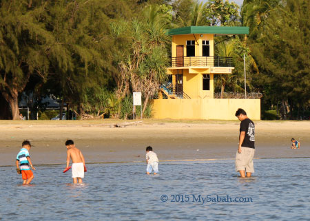 yellow lifeguard house in Pantai Tanjung Aru