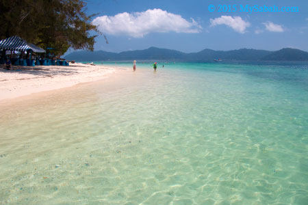 crystal clear water of Mamutik