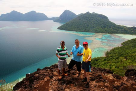 group photo on top of Bohey Dulang