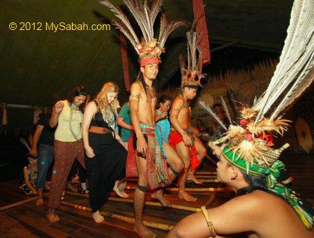 Murut bamboo dance