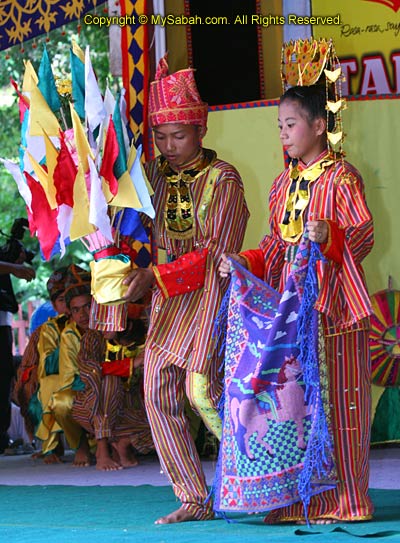 Cultural show by Iranun