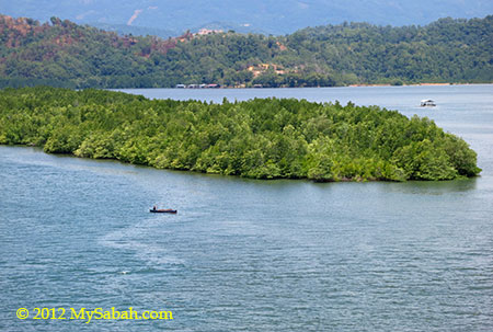 Mengkabong River