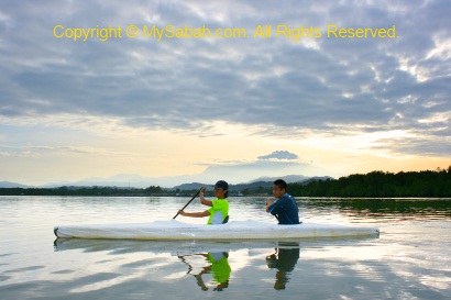 Kayaking in Mengkabong River