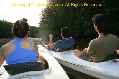 Kayaking in Mengkabong River