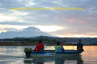 Mengkabong River