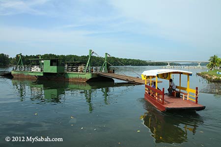 ferry and water taxi of Kuala Penyu town