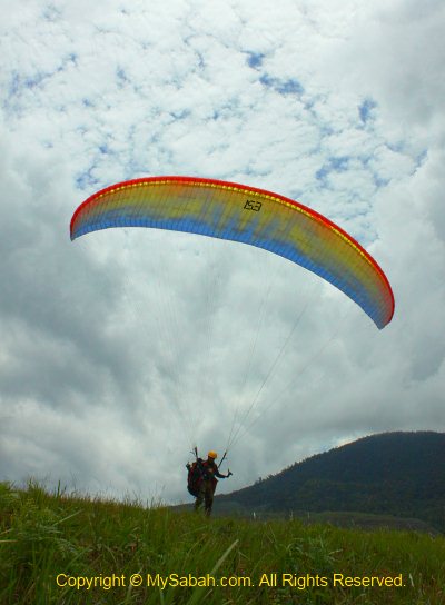 paragliding solo flight