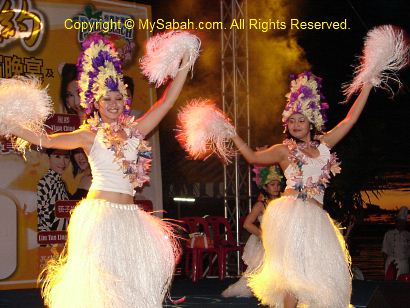 Pom-Pom girl dancers