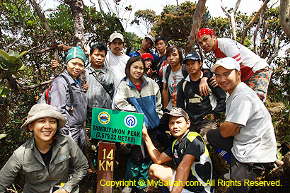 Group photo on the summit of Mt. Tambuyukon