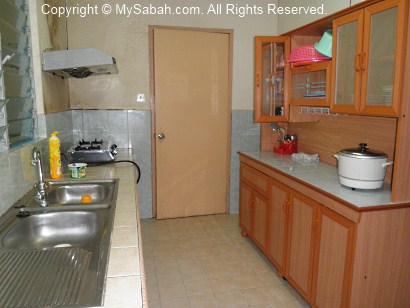 kitchen of Kayu Manis Lodge (Asrama Kayu Manis)