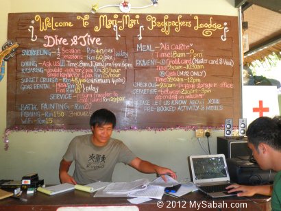 reception counter of Mari-Mari Backpackers Lodge