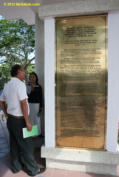 history of Double Tenth Revolt on Petagas war monument (Malay version)