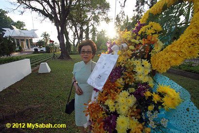 wreath by Japanese couple for World War II victims