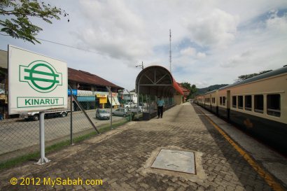 Kinarut train station
