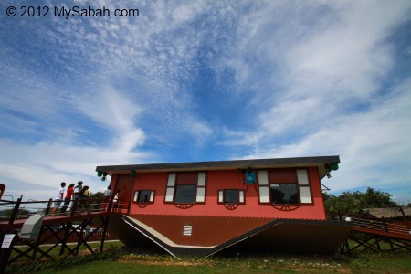 Upside Down House (Rumah Terbalik)