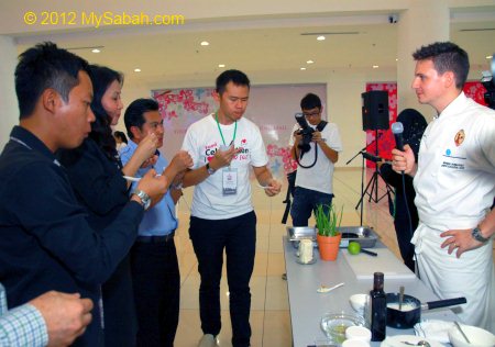 demo of molecular gastronomy by Chef Maurizio