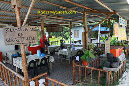 BBQ clam & coconut stall