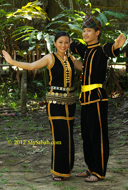 Sumazau dance by Kadazan couple