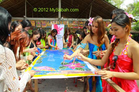 batik painting in Kelly Bays