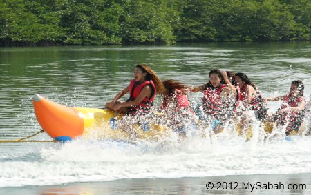 banana boat ride in Borneo Kelly Bays