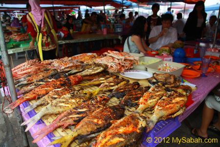 tourists enjoying BBQ Seafood