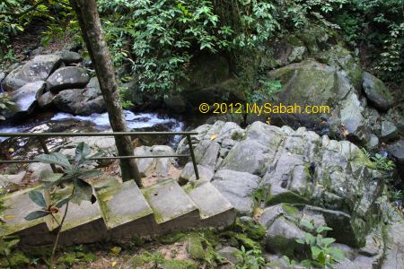 walkway to wateralls