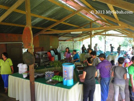 lunch at Tampoi Camp