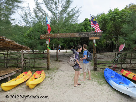 entrance of Mari-Mari Backpackers Lodge (Mantanani Island)