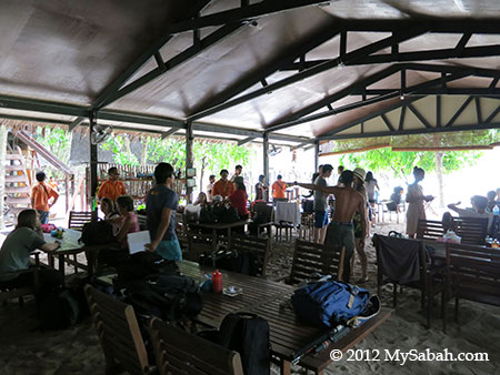 dining hall of Mari-Mari Backpackers Lodge (Mantanani Besar Island)