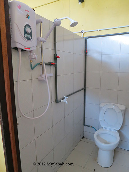 bathroom of Sayang-Sayang Hostel