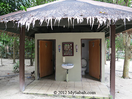 common bathroom of Mari-Mari Backpackers Lodge (Pulau Mantanani)