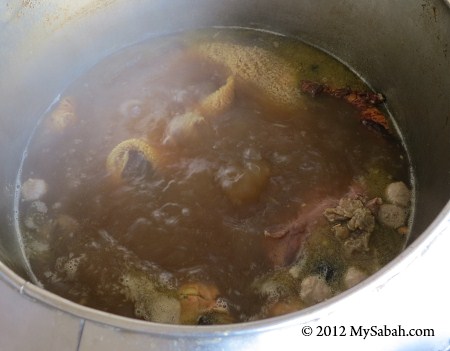 boiling Ngiu Chap soup