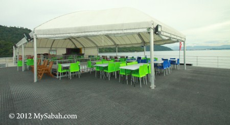 upper deck of reef pontoon