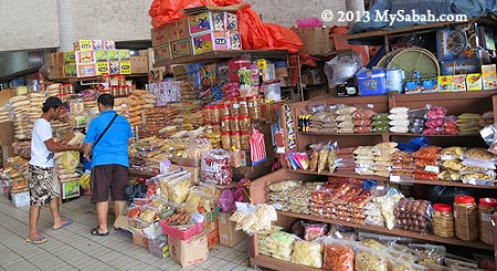 local snacks for sale in Tawau Tanjung Market