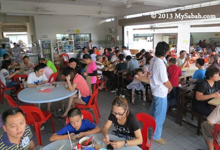 customers in Kedai Kopi Yuan Yuan
