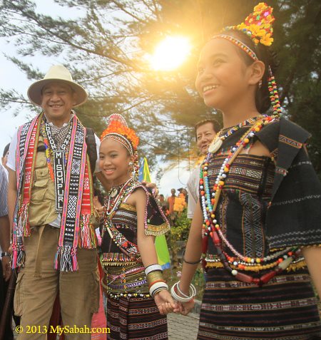 Malaysia Tourism Minister with Rungus people