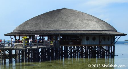 floating seafood restaurant of Semporna