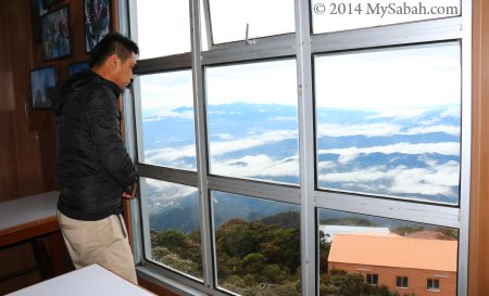 windows of Pendant Hut