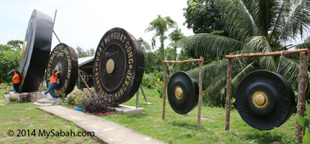 big gongs in Sumangkap Village