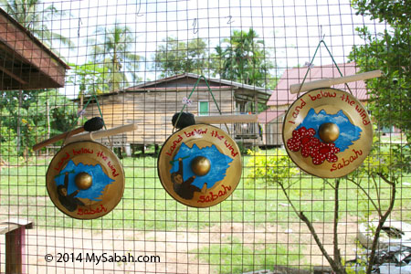 gong on display