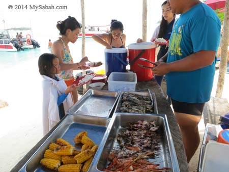 BBQ lunch buffet on Mengalum Island