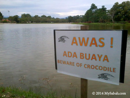 Signboard: Beware of Crocodile