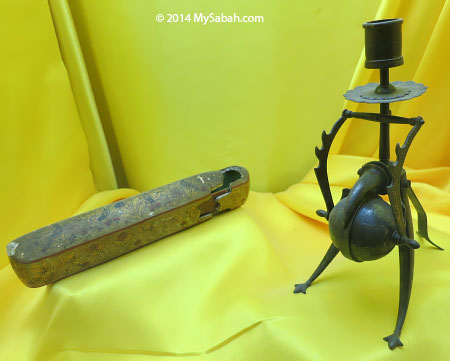 small pen box from Qalahdan Teheran Persia, 19th century (left) and Indo-Persian damascened travelling scribe's set comprising an inkwell, pen holder and candle-stand from 19 century (right)