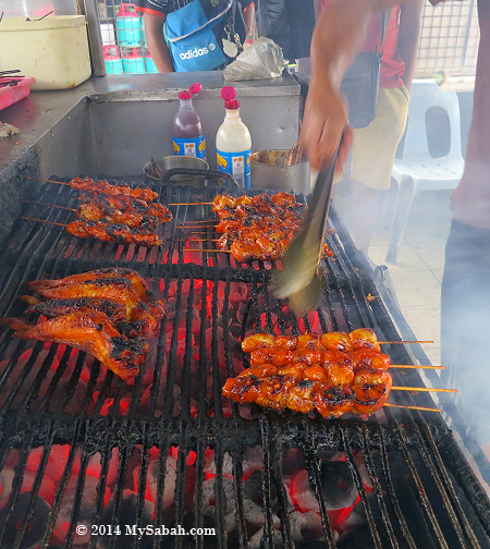 barbecue chicken by charcoal